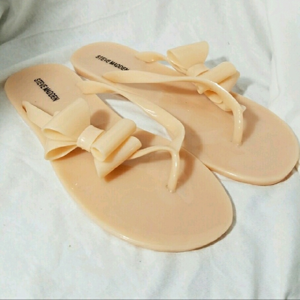✨☀️Steve Madden Beige Bow Flip Flops size 8🌴