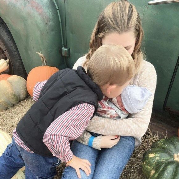 Meet your Posher, Tabitha - Picture 1 of 1