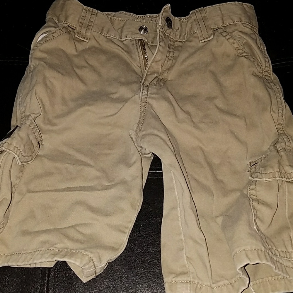 Boys size 6 cargo shorts w/adjustable band