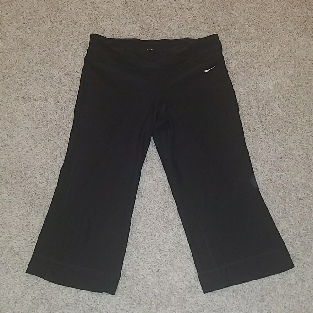 Nike Womens Capri  Workout Pants   Small