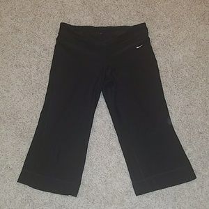 Nike Womens Capri  Workout Pants   Small