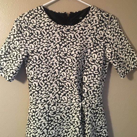 Black/white printed h&m dress - Picture 2 of 4