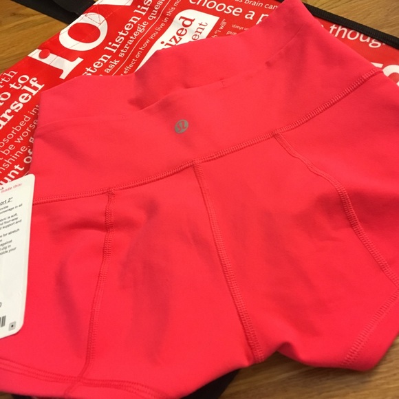 🍋NWT Lululemon🍋 Wunder Short 2" Inseam - Picture 3 of 5