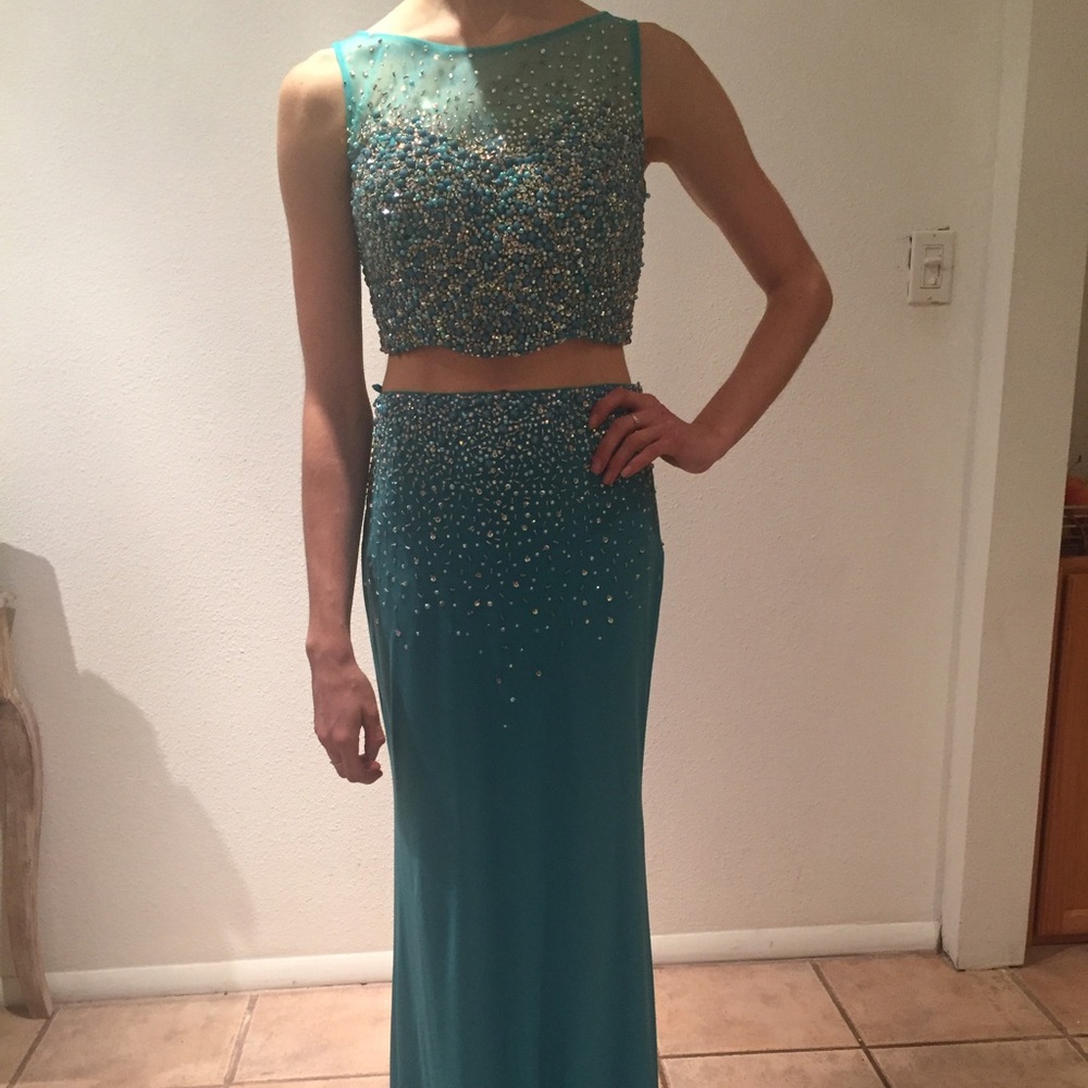 Turqoise two-piece prom dress size small Aspeed