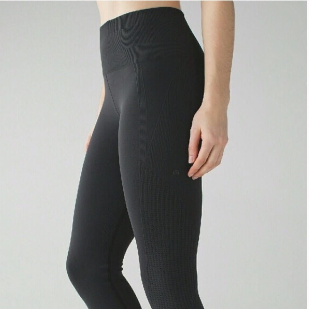 🍋NWT Lululemon🍋 Flow & Go Crop