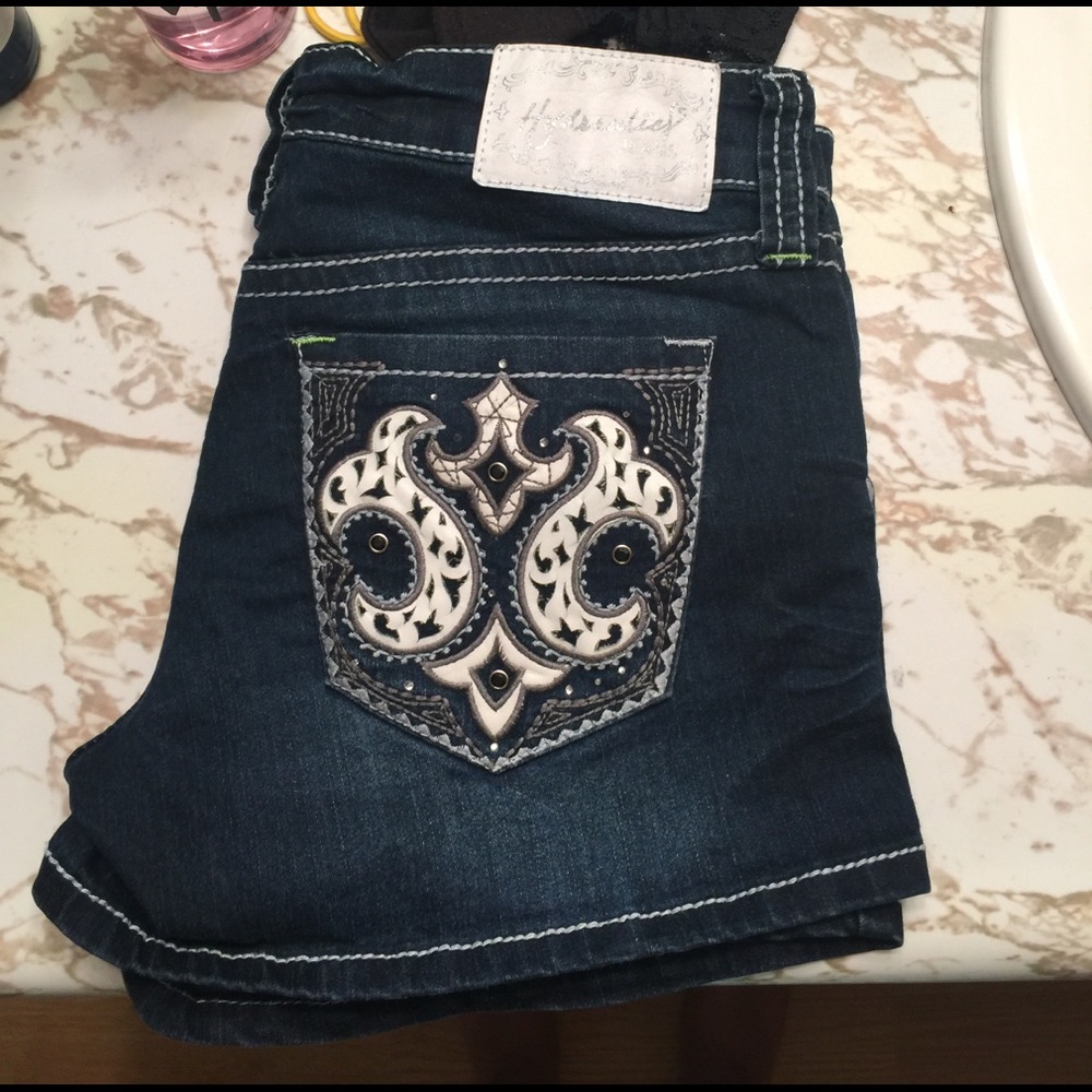 Hydraulic jean shorts