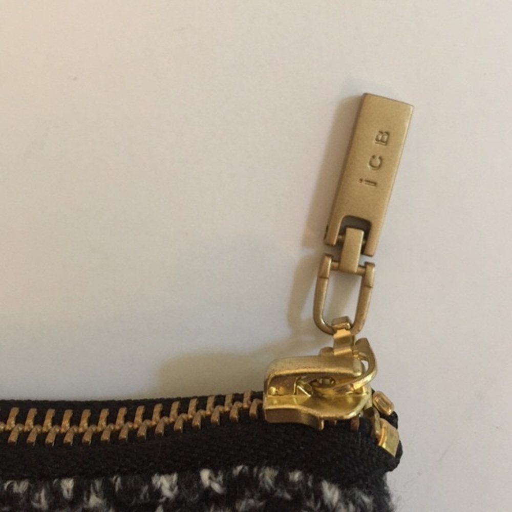 Designer Houndstooth Clutch - Picture 2 of 4
