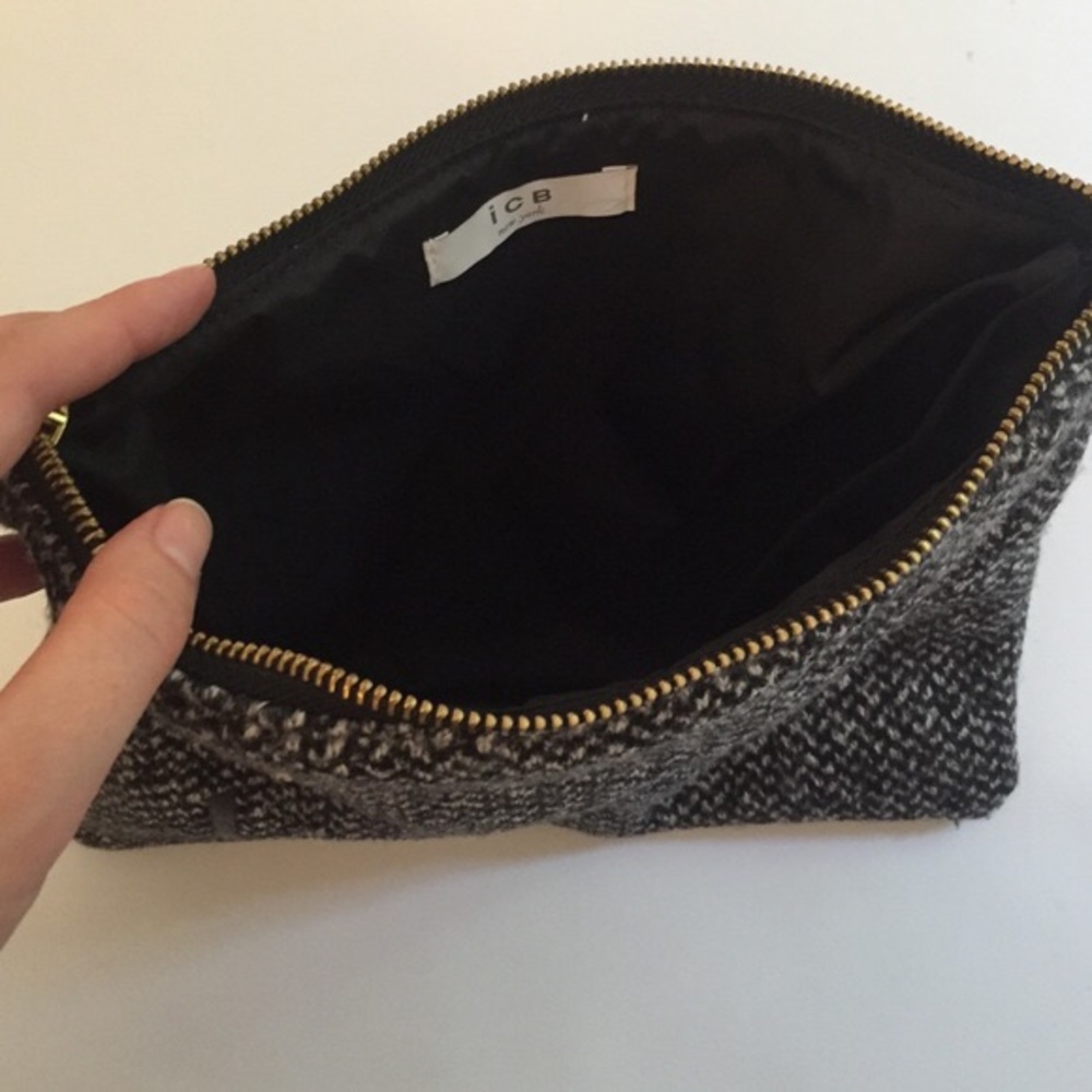 Designer Houndstooth Clutch - Picture 3 of 4