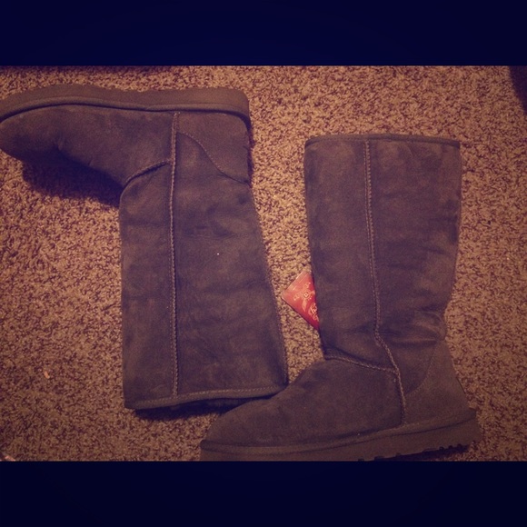 Grey UGG Boots - Little to no wear - Picture 1 of 3