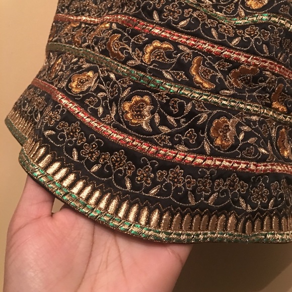 Embroidered top - Picture 2 of 4