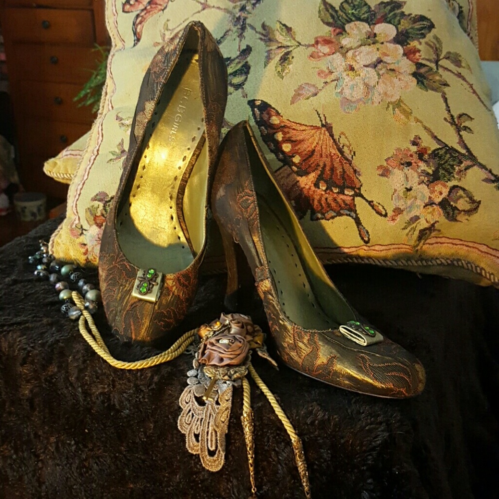 BCB GIRLS TAPESTRY PUMPS