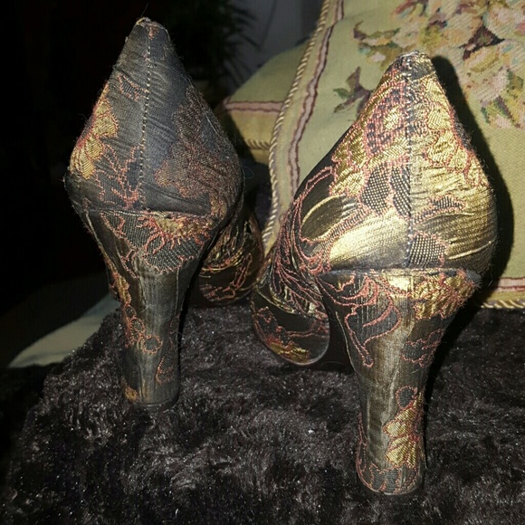 BCB GIRLS TAPESTRY PUMPS - Picture 6 of 8