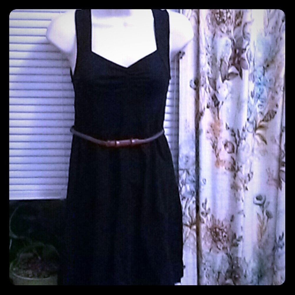 🔆 Sale!! 🔆 Little black dress Wbrown belt Sm