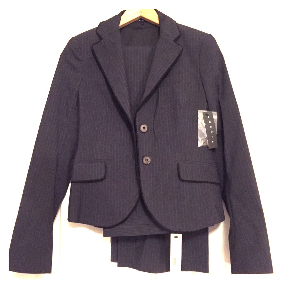 🎉SALE🎉 NWT Theory Suit! Indigo w/ blue stripes