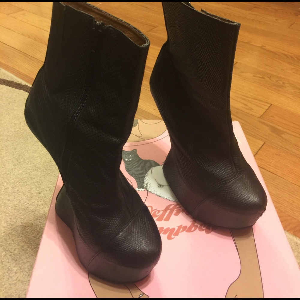 Jeffrey Campbell Moon over Black Python