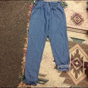 Abercrombie and Fitch high waisted ruffled pant