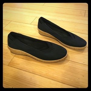 Low wedge grasshopper brand shoes