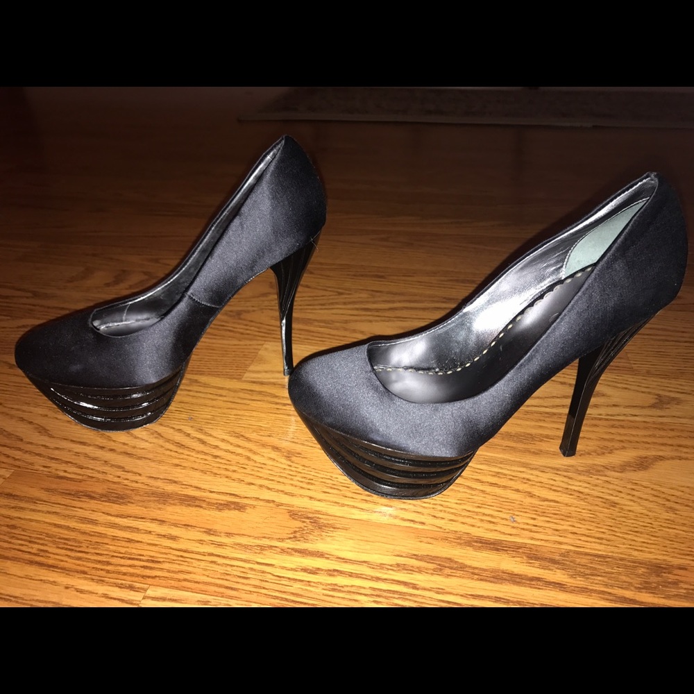 Bebe Riley - Picture 2 of 3