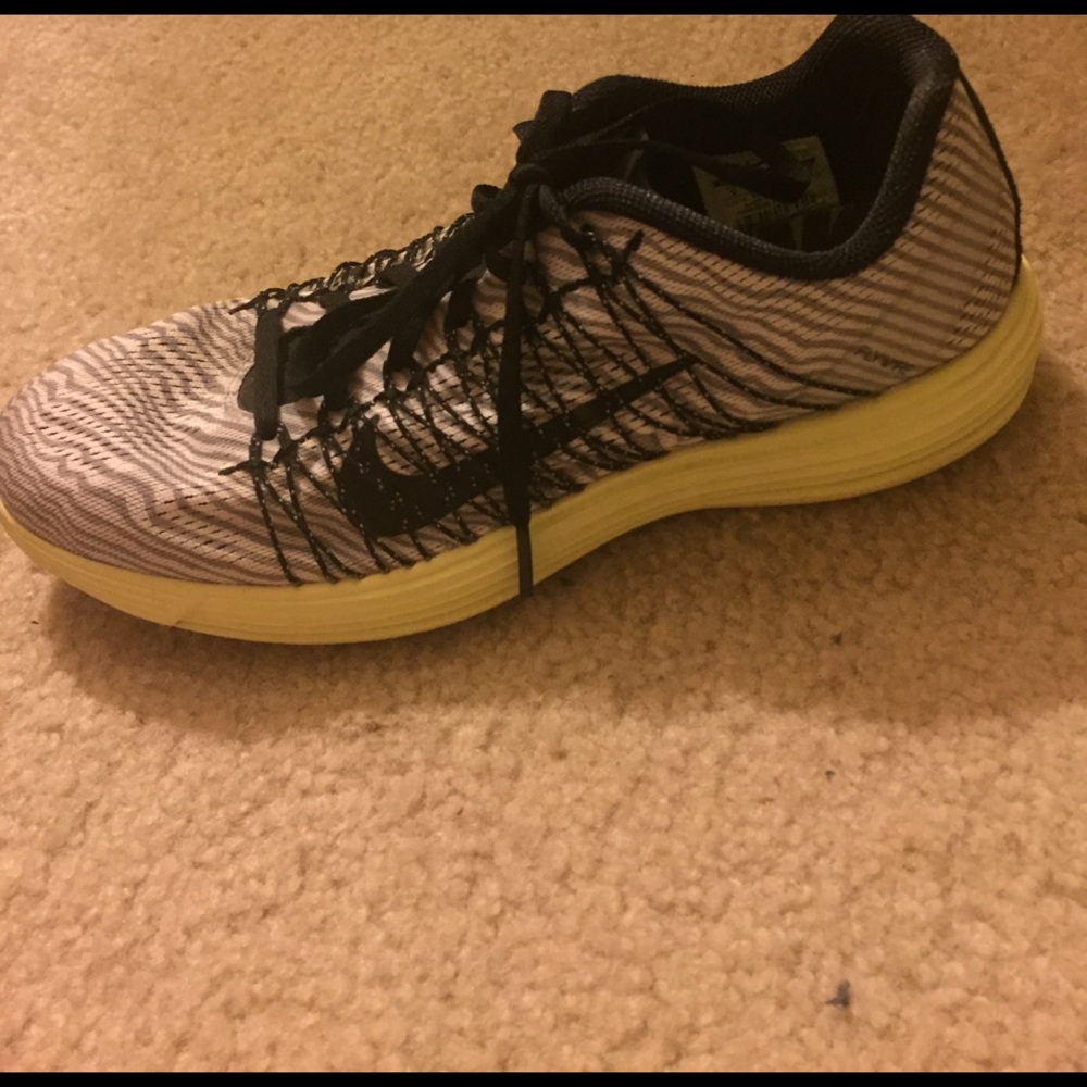 Like new Nike Lunaracer 3 women's shoes sz 9