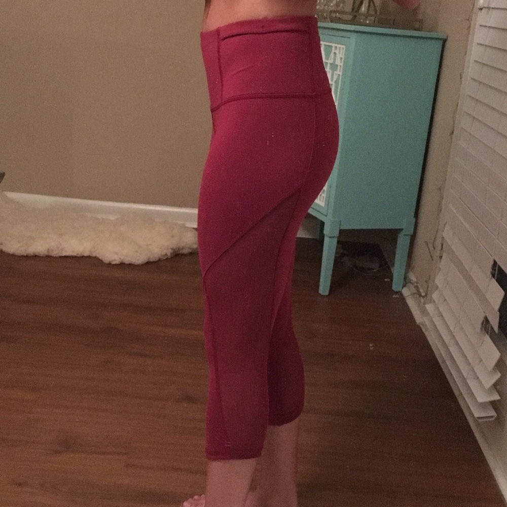 Lululemon high wasted mesh maroon legging size 4
