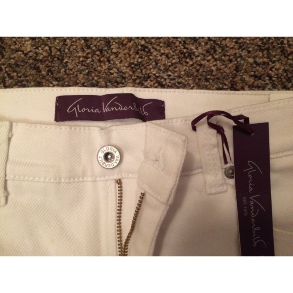 NWT Gloria Vanderbilt Jeans