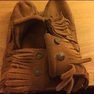 Minnetonka low cut boots size 7.5 mint condition