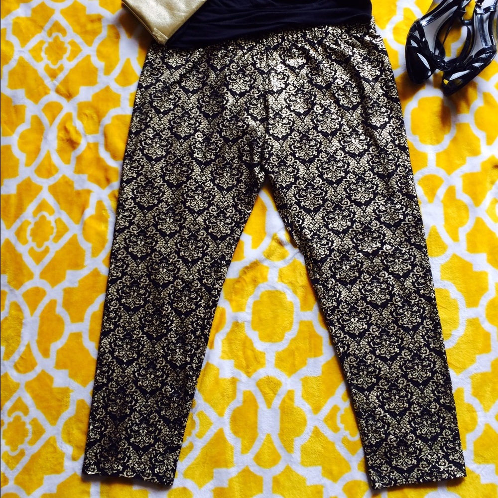 DONATED 🥂Beautiful Cropped Pants 🥂