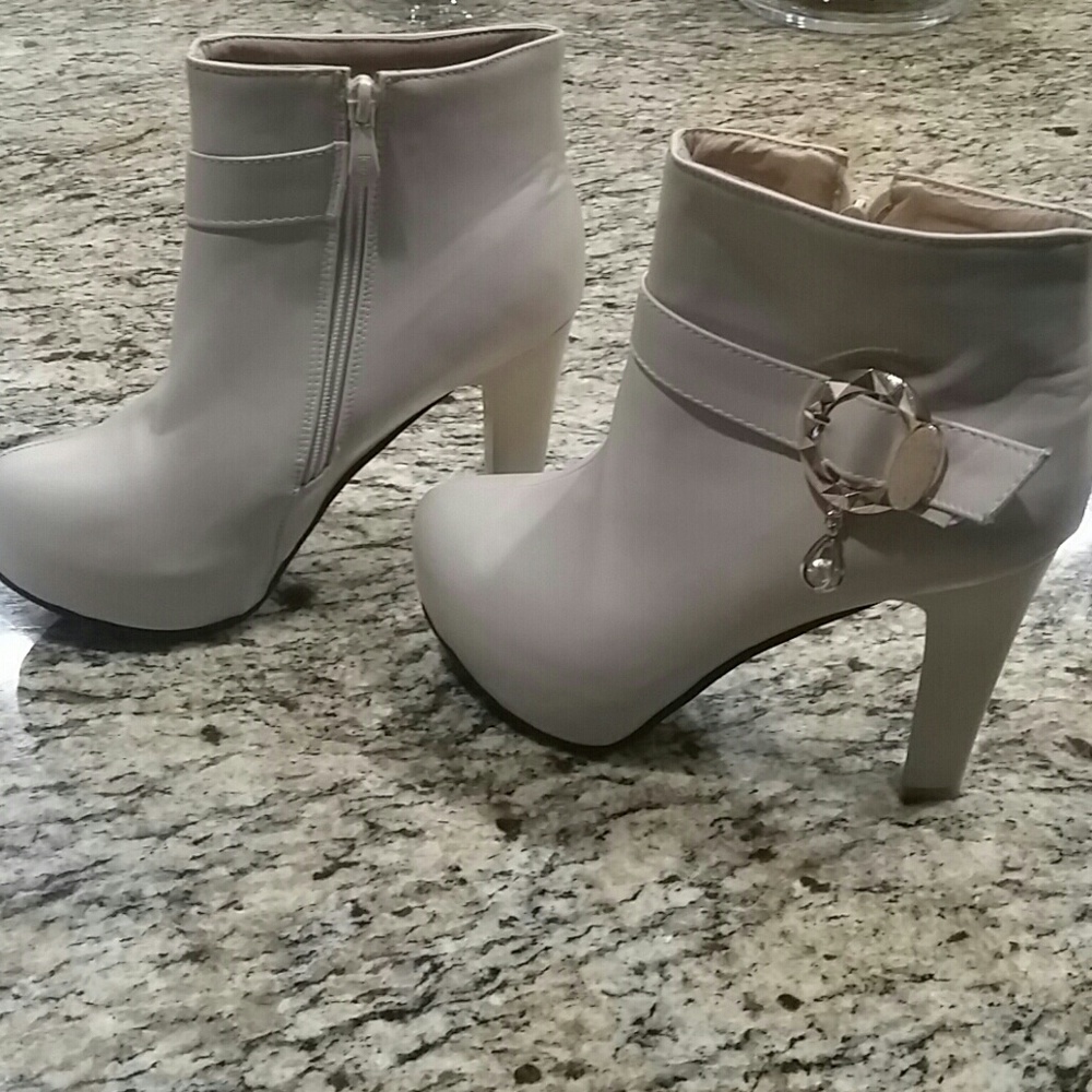 New Taupe Zip Up Ankle Boots Size 7