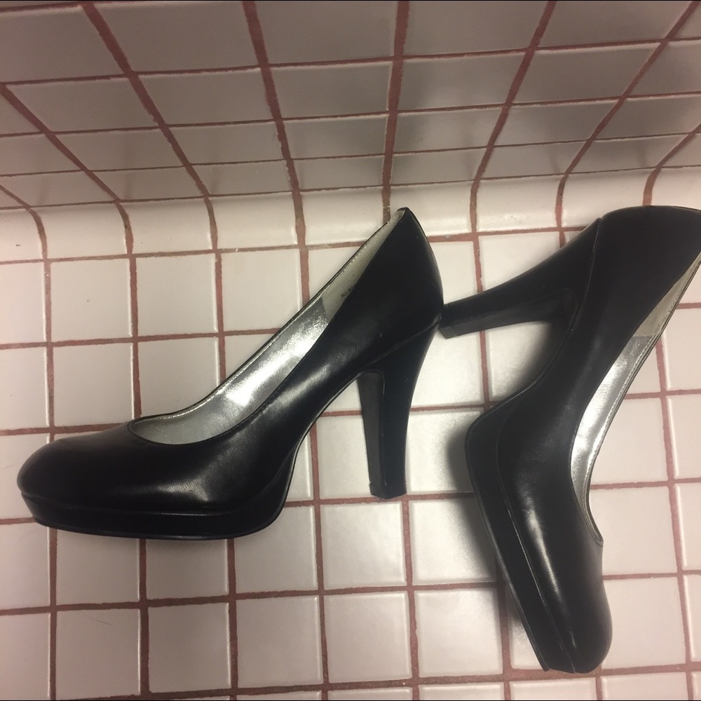 Black Unlisted Pumps, size 8.5