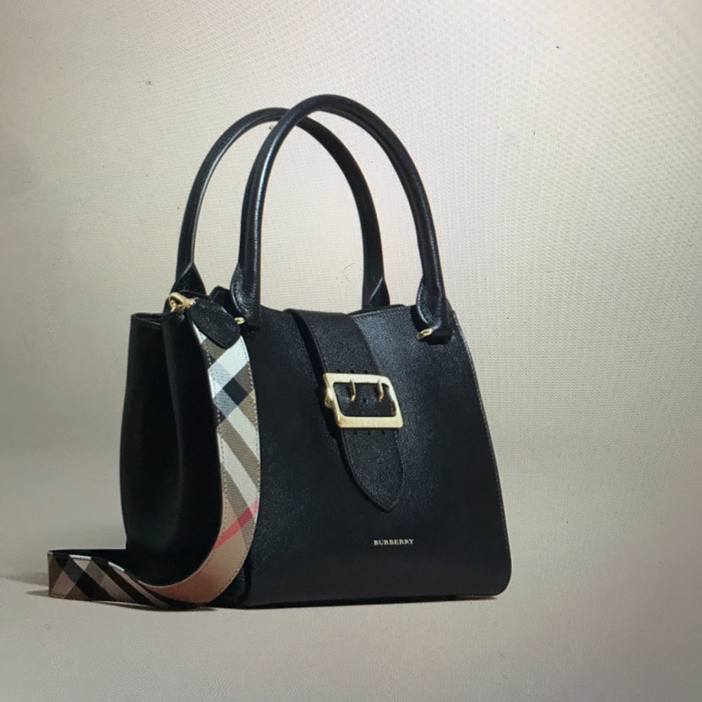 Burberry - The Medium Buckle tote, grainy leather
