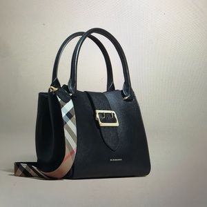 Burberry - The Medium Buckle tote, grainy leather