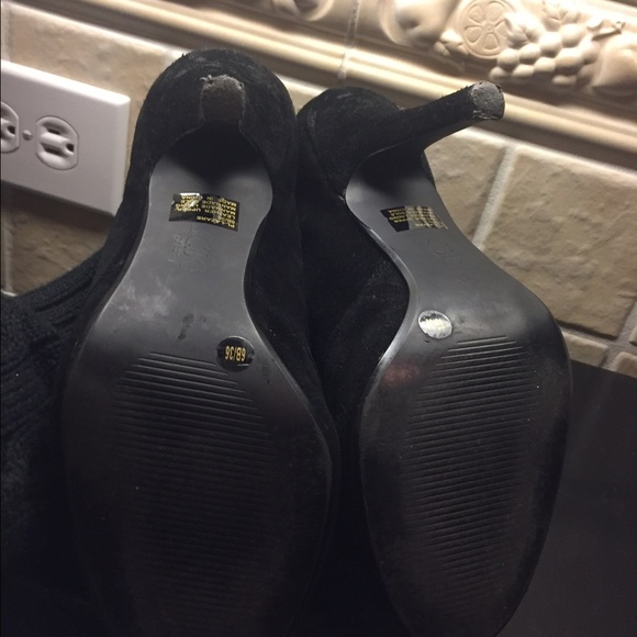 BCBG Suede Open Toe Heel - Ties on top - Size 6 - Picture 4 of 4