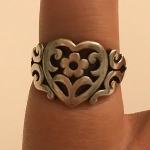 James Avery Retired Scrolled Heart Flower Ring