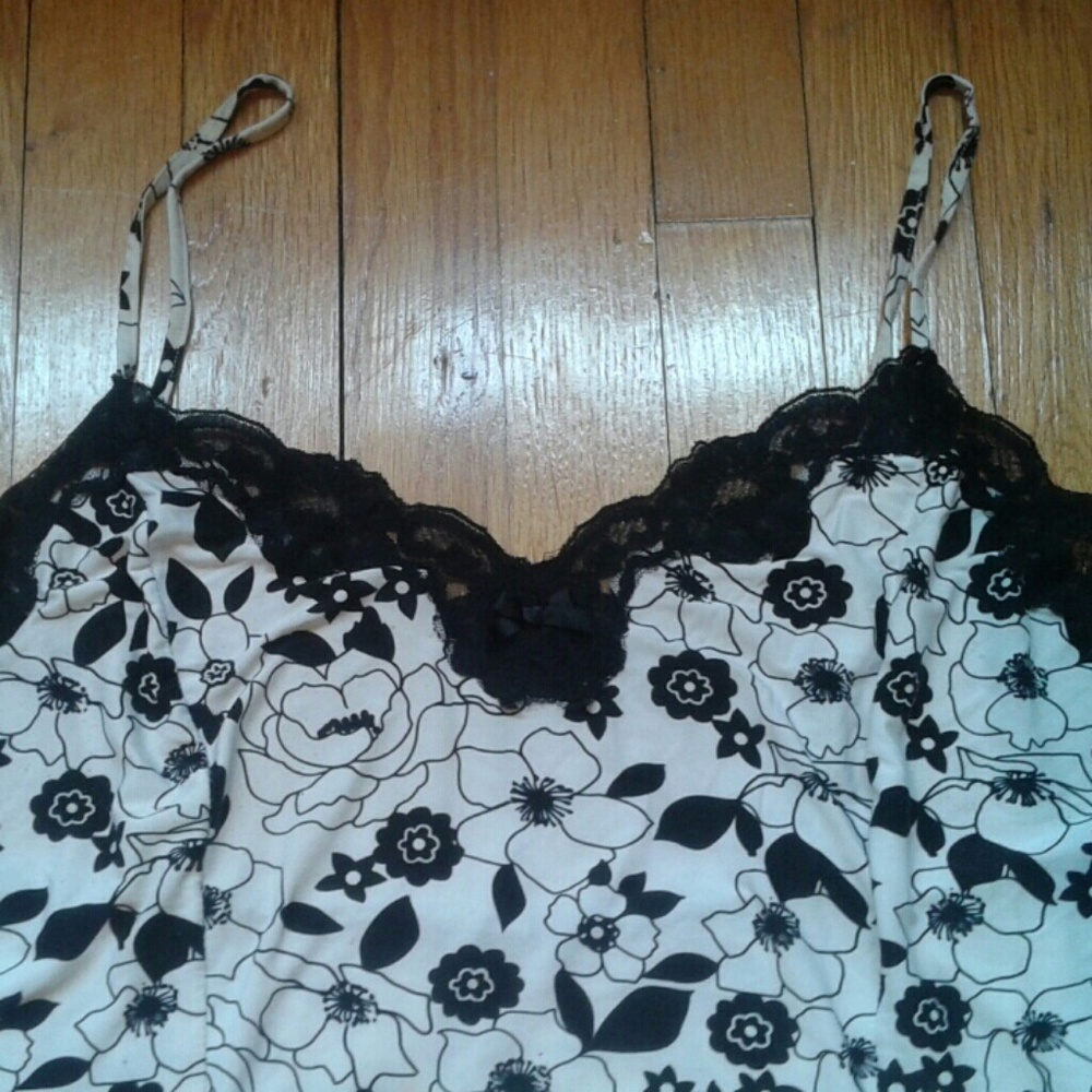 ?SALE? Black & White Floral Nightgown / Chemise