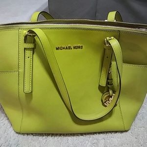 1 hour sale only😗MICHAEL KORS PURSE -AUTHENTIC