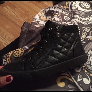 G by Guess sneakers worn maybe 3 times very comfy