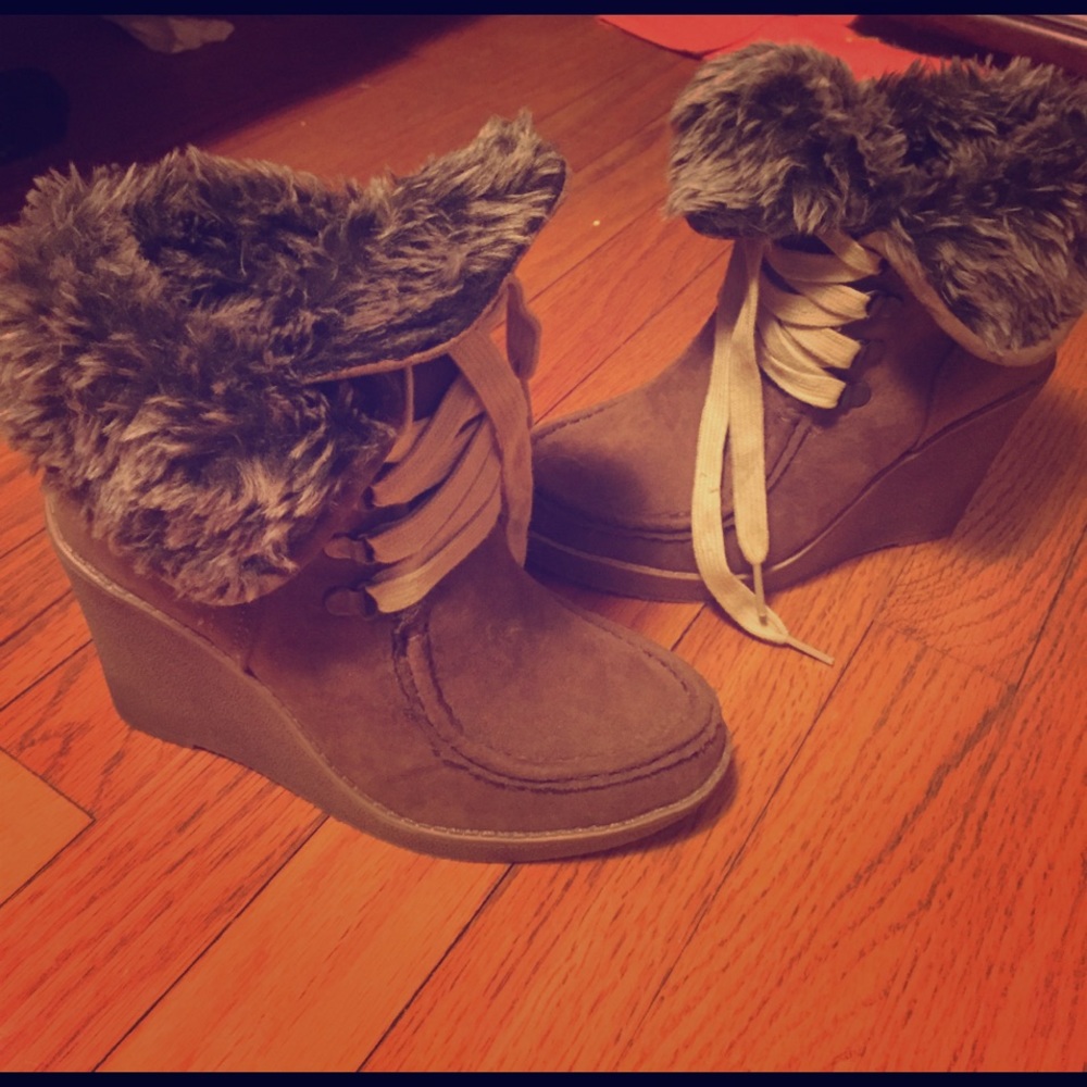 Brand new Tan wedge boots with fur