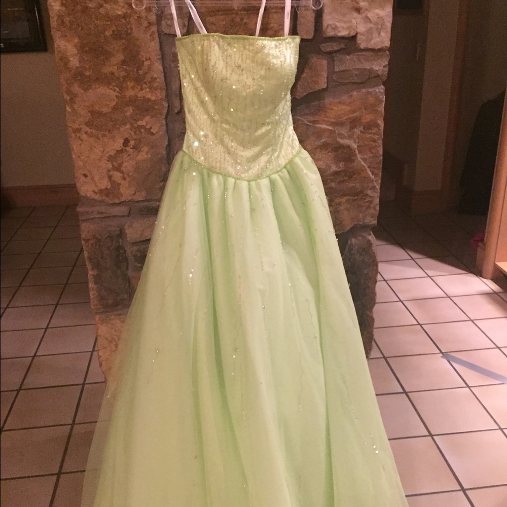 ✨Tiffany formal✨