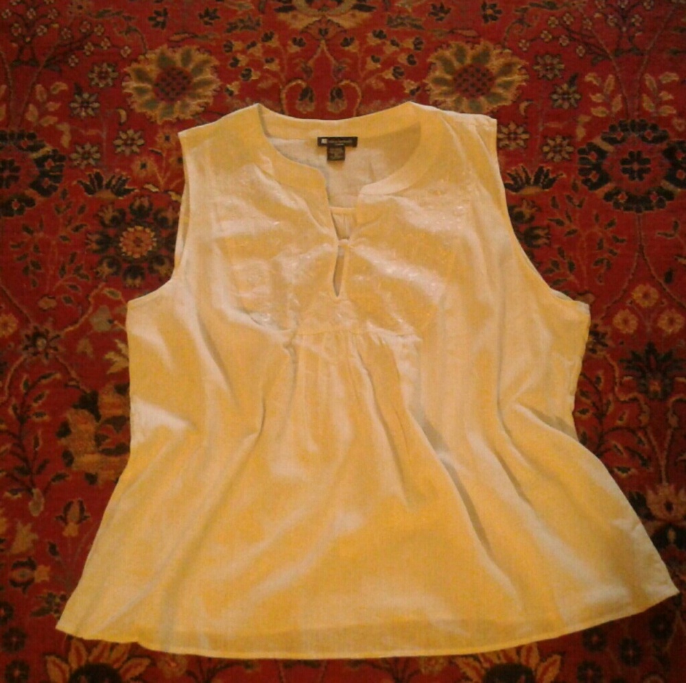 Linen / Rayon Sleeveless Blouse w Embroidered Bib