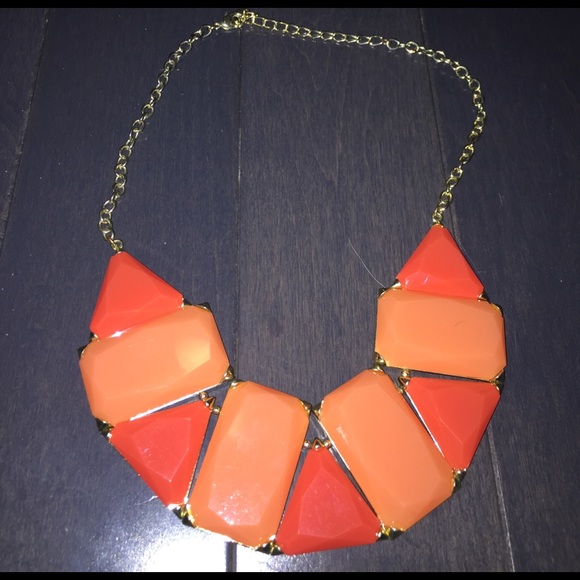 Coral necklace - Picture 3 of 3