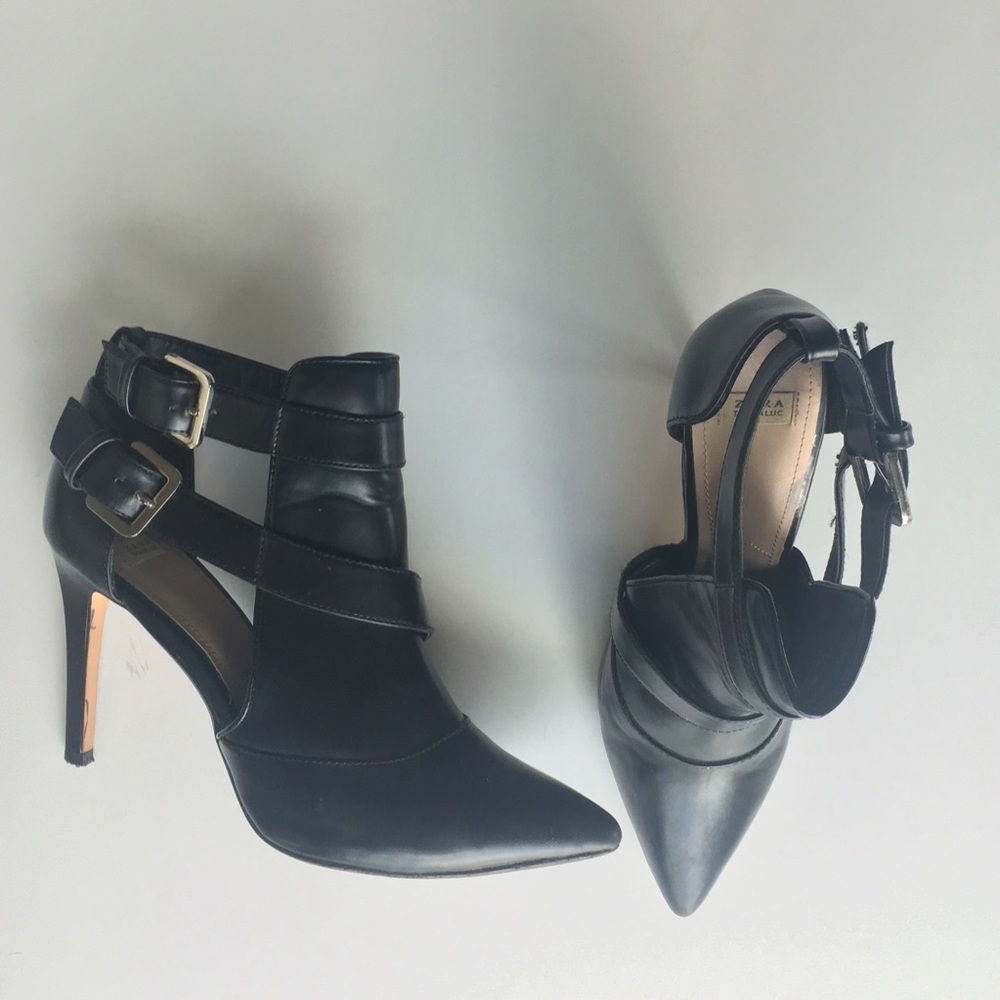 Black Buckle high heels. Zara. Black heels.