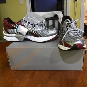 BRAND NEW men's asics running shoes