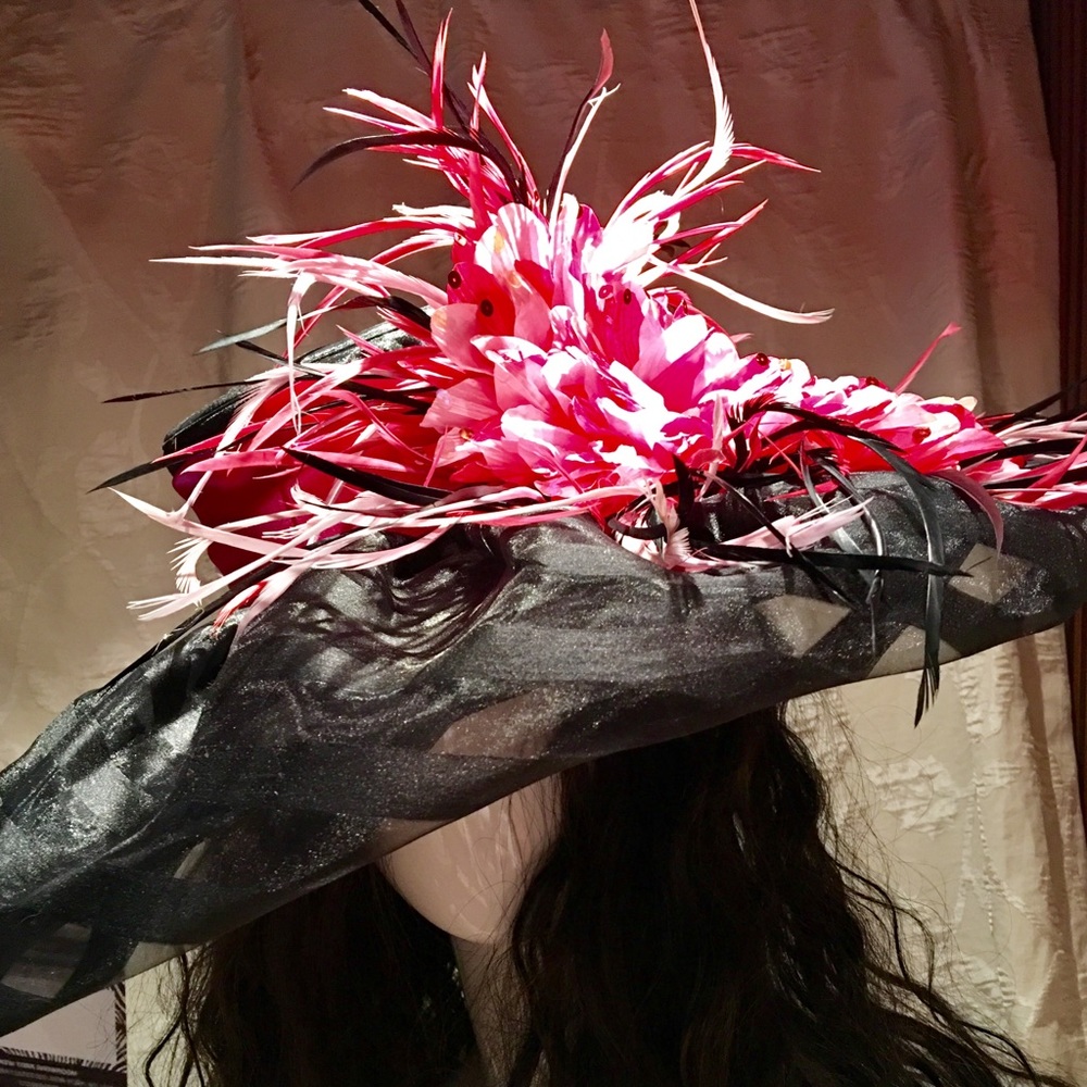 Derby Hat black and pinks