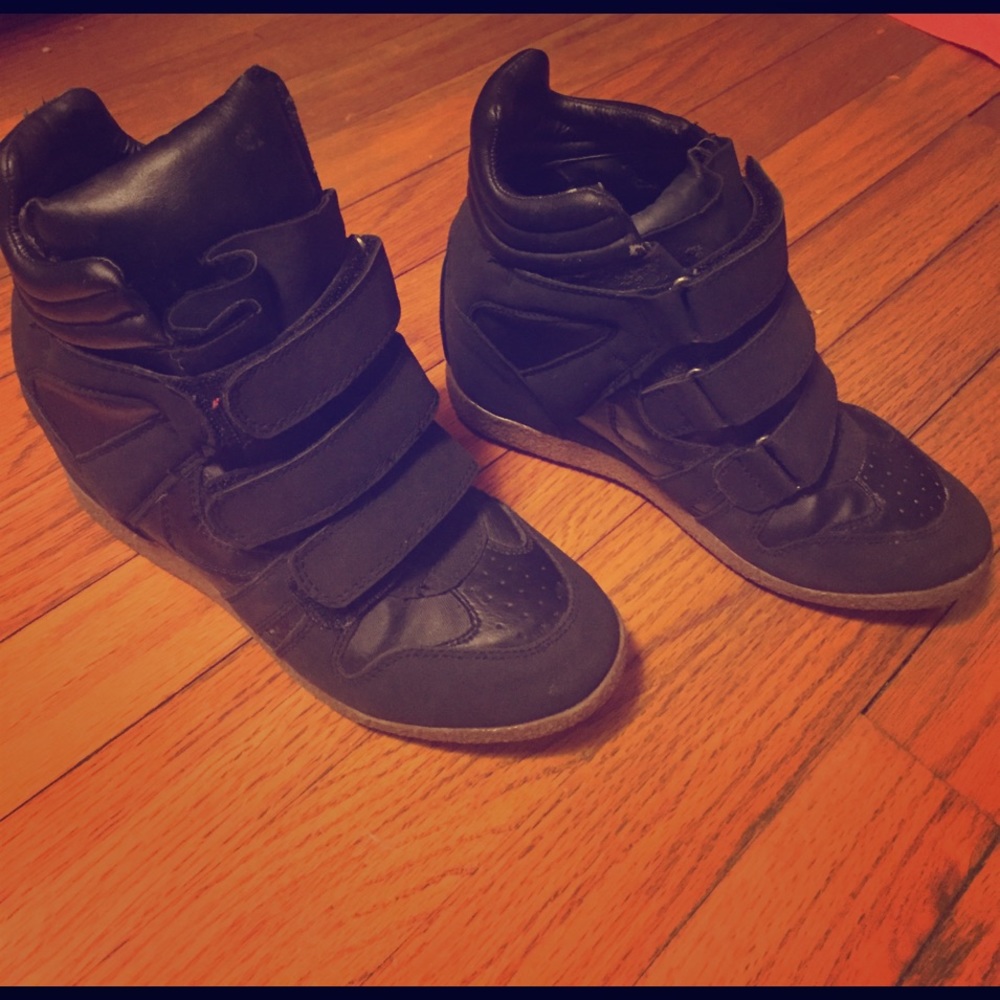 Black wedge sneakers