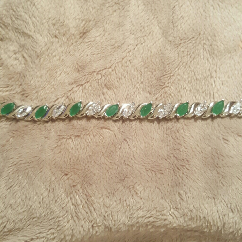NWOT - Grn/Wte Sapp. in 14k WGP bracelet