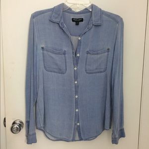 Lightweight button down top