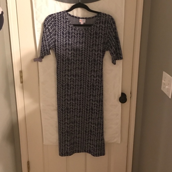 LuLaRoe Dresses & Skirts - Lularoe Julia Sz Small