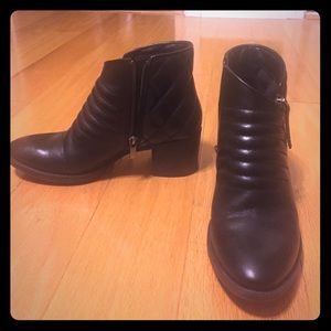 Clark's Movie Retro quilted ankle boots, size 6.5M