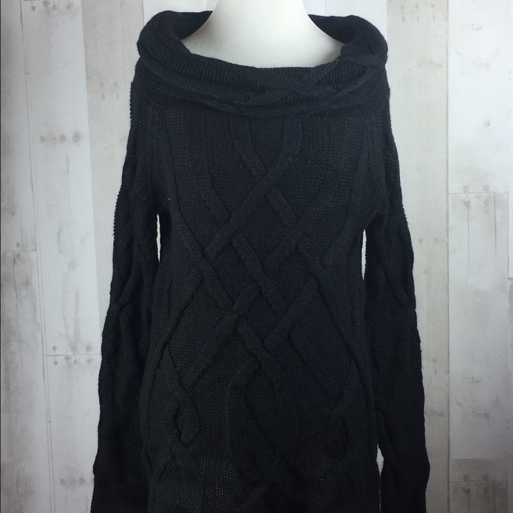 Like New M Moda International cable knit sweater