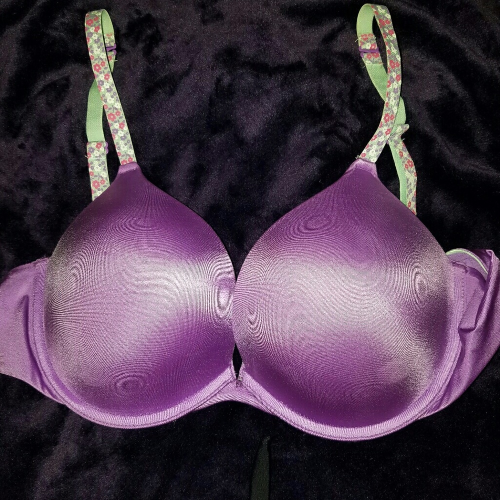 FREDERICK'S OF HOLLYWOOD push up bra, never worn